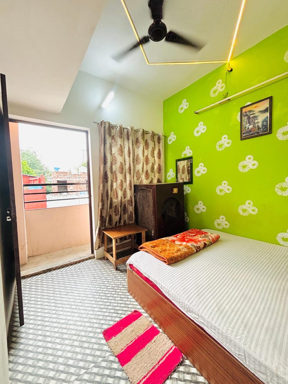 SP guest house 1,5 km from kashi vishawanath Bed and Breakfast in Varanasi