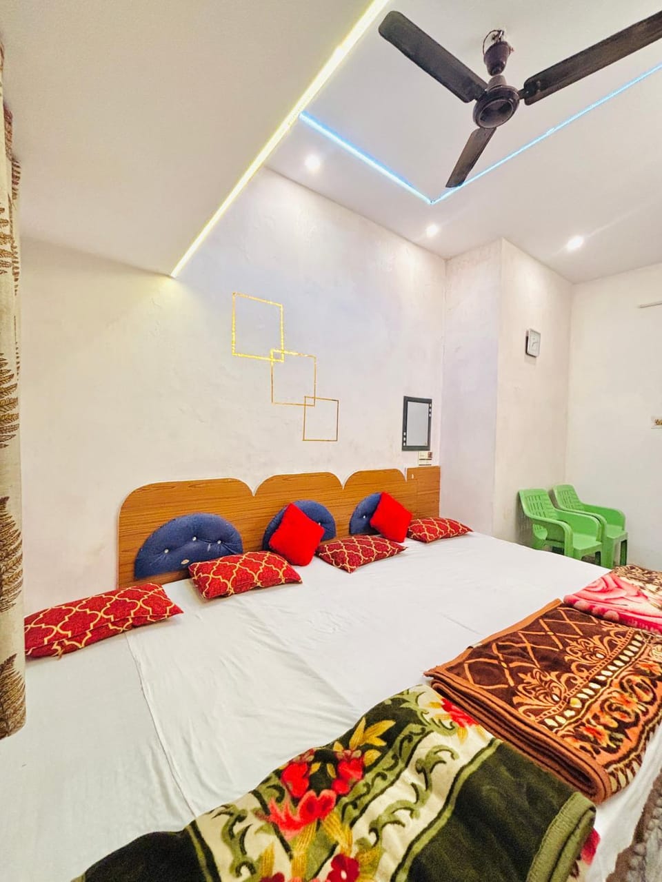 SP guest house 1,5 km from kashi vishawanath Bed and Breakfast in Varanasi