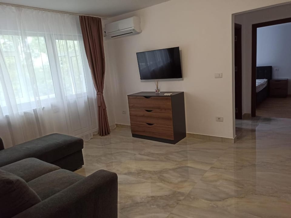 TV and multimedia, Living room, Evening entertainment, air conditioner