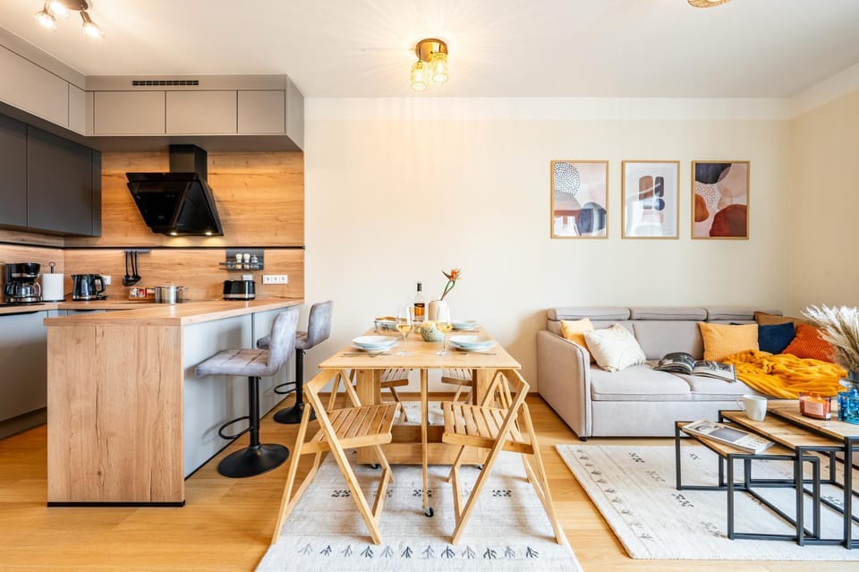 Kitchen or kitchenette, Living room, Seating area, Dining area