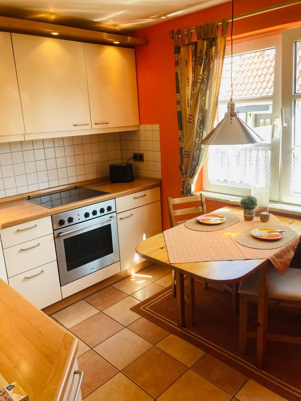Kitchen or kitchenette, Dining area, stove