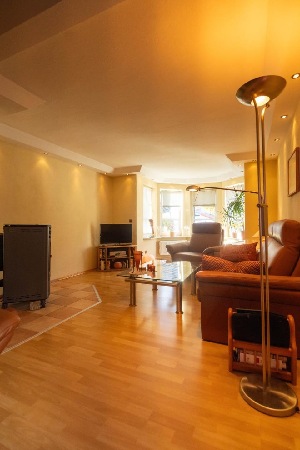 TV and multimedia, Living room, Seating area, oven