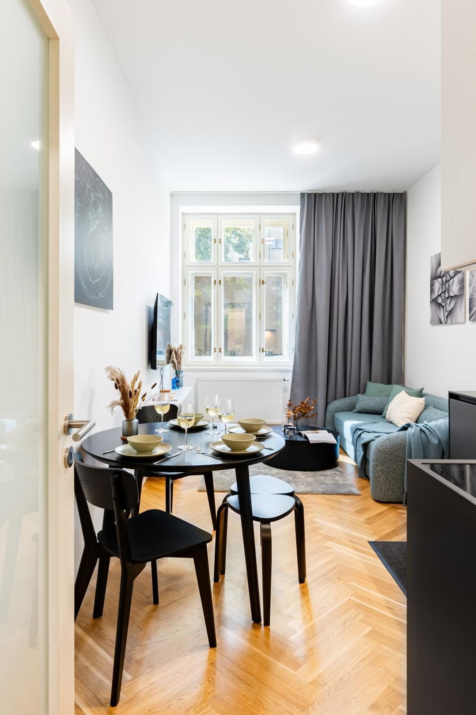 Living room, Seating area, Dining area