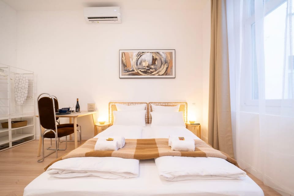 Property building, Bed, Dining area, towels