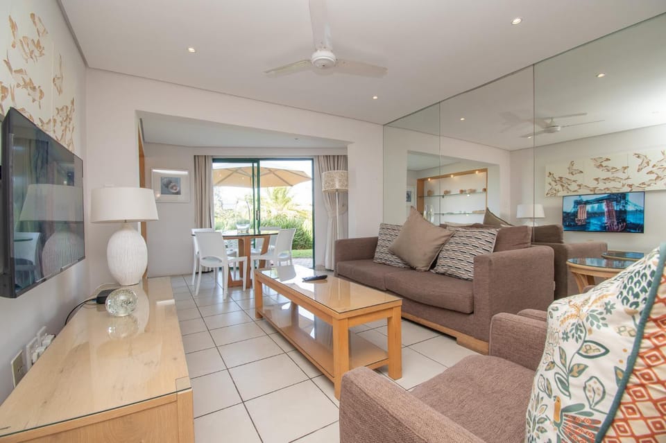 Communal lounge/ TV room, TV and multimedia, Kitchen or kitchenette, Living room, Seating area, Dining area, Evening entertainment