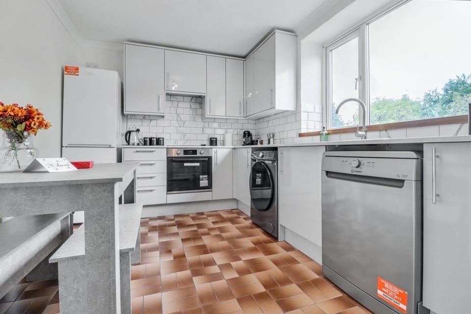 Your Home-From-Home - Business & Families - 6 Beds House in Ilford