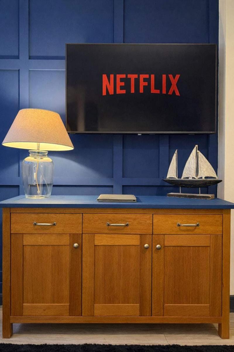 The Plaza, King 1 Bedroom Suite by The Hive WA1 Apartment in Warrington