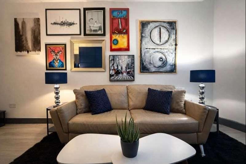 The Plaza, King 1 Bedroom Suite by The Hive WA1 Apartment in Warrington