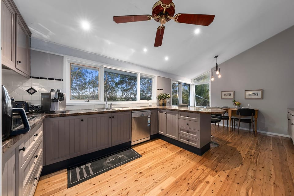 Kitchen or kitchenette, dishwasher, oven, pet friendly, stove