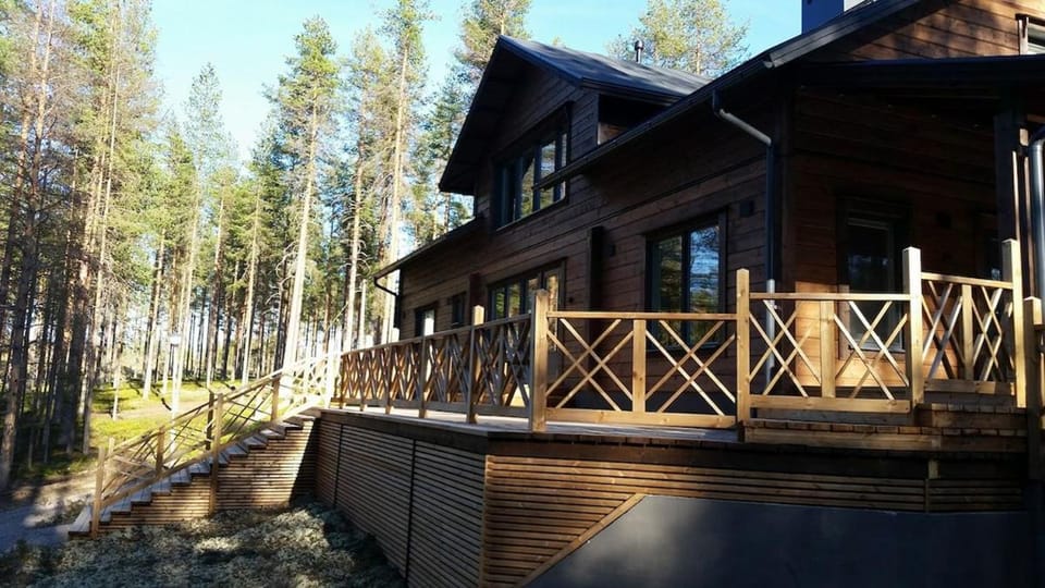 Property building, Spring, Day, Natural landscape, View (from property/room), Balcony/Terrace