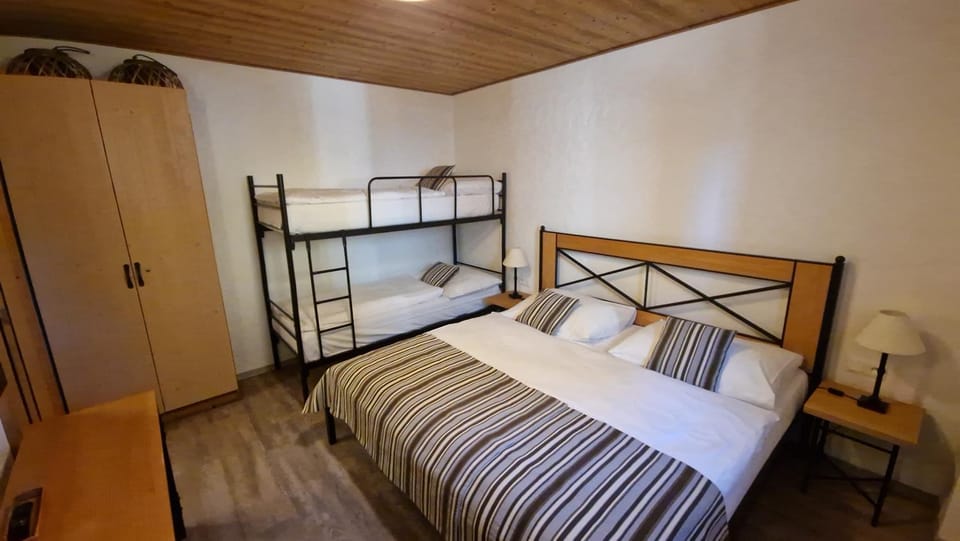 Bed, Bedroom, bunk bed