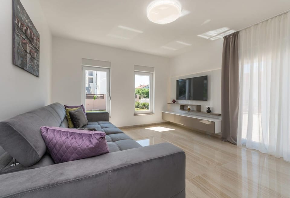 Communal lounge/ TV room, Living room