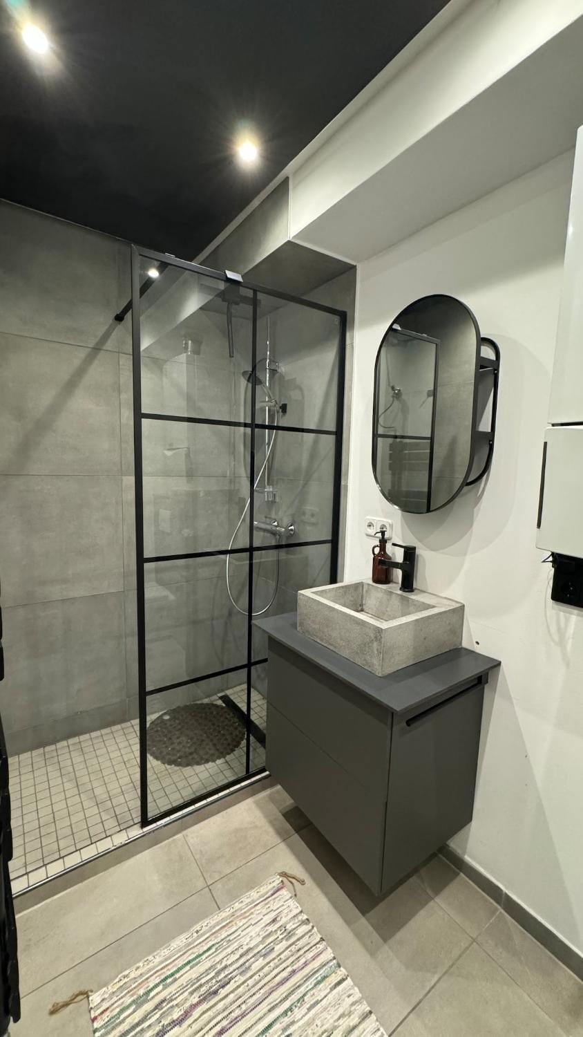 Shower, Bathroom