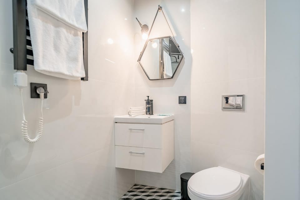 Toilet, Bathroom, towels