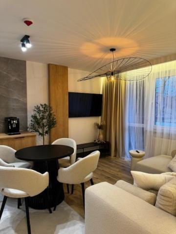 Family & Business Apartments PREMIUM No 2 - 1 Bedroom with Private Jacuzzi, Balcony, Parking Apartment in Warsaw