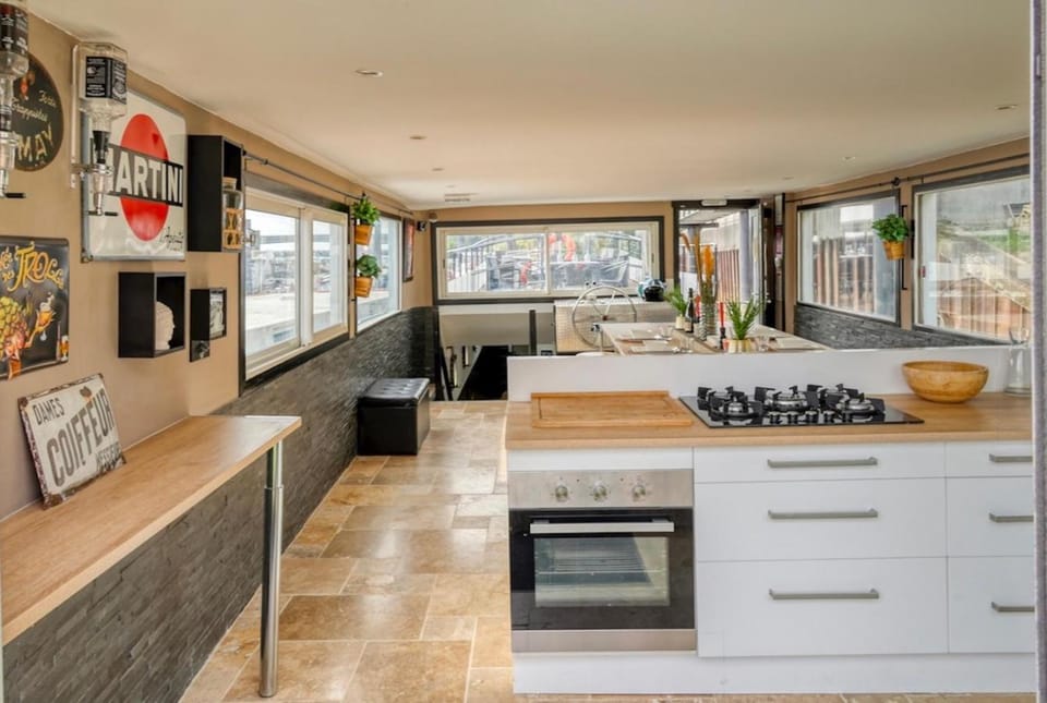 Decorative detail, Dining area, kitchen