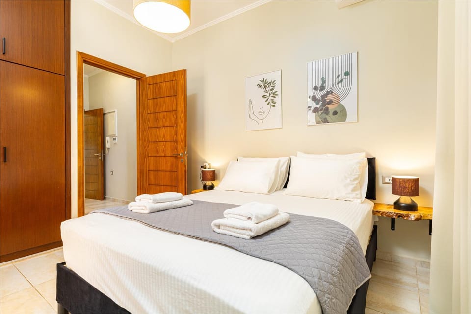 Bed, Photo of the whole room, Bedroom, towels, wardrobe