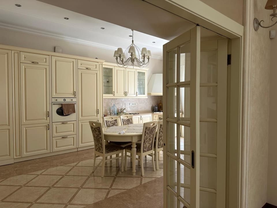 Dining area, kitchen