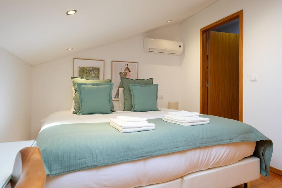 Trindade Essence Duo Suites Apartment in Porto