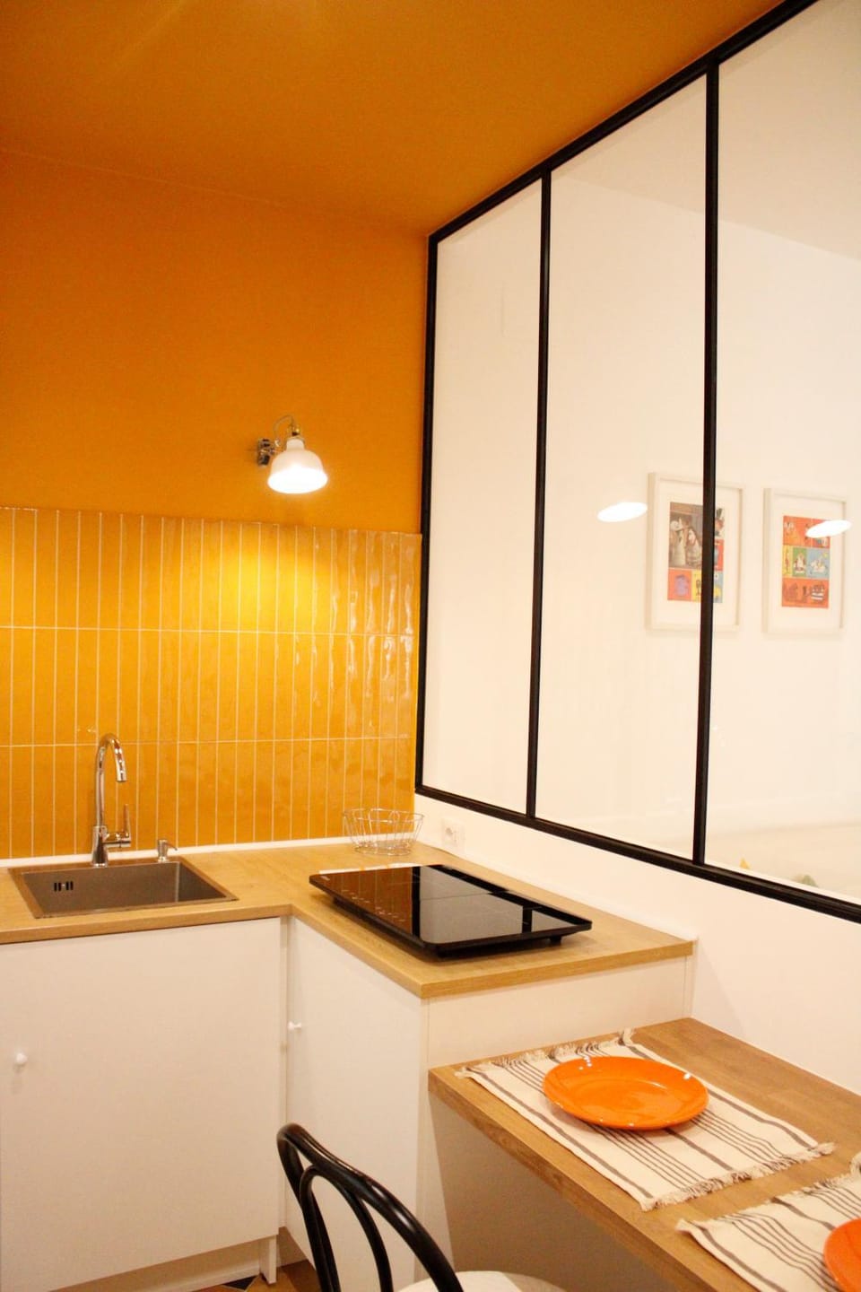 Kitchen or kitchenette, Dining area, stove