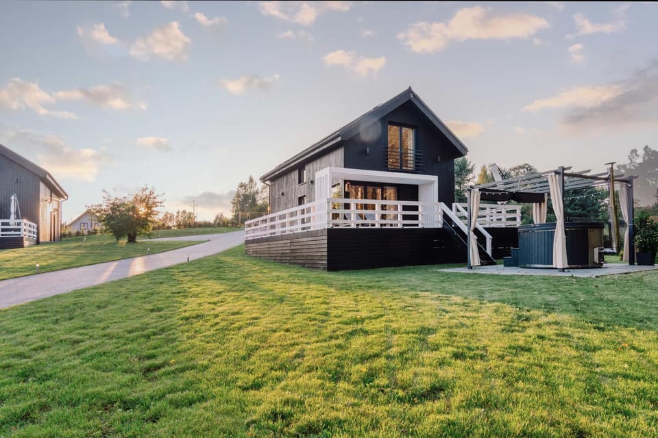 Property building, Spring, Day, Neighbourhood, Natural landscape, Garden, Garden view, Street view
