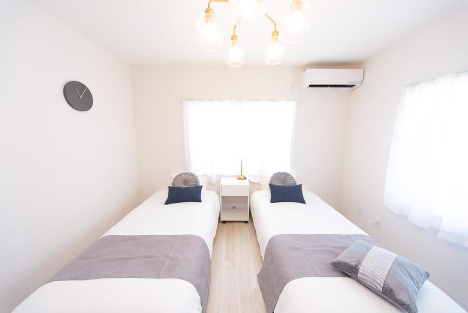 Bed, Bedroom, air conditioner