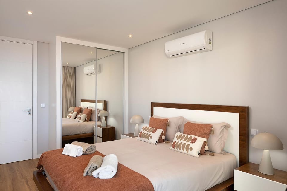 Bedroom, air conditioner