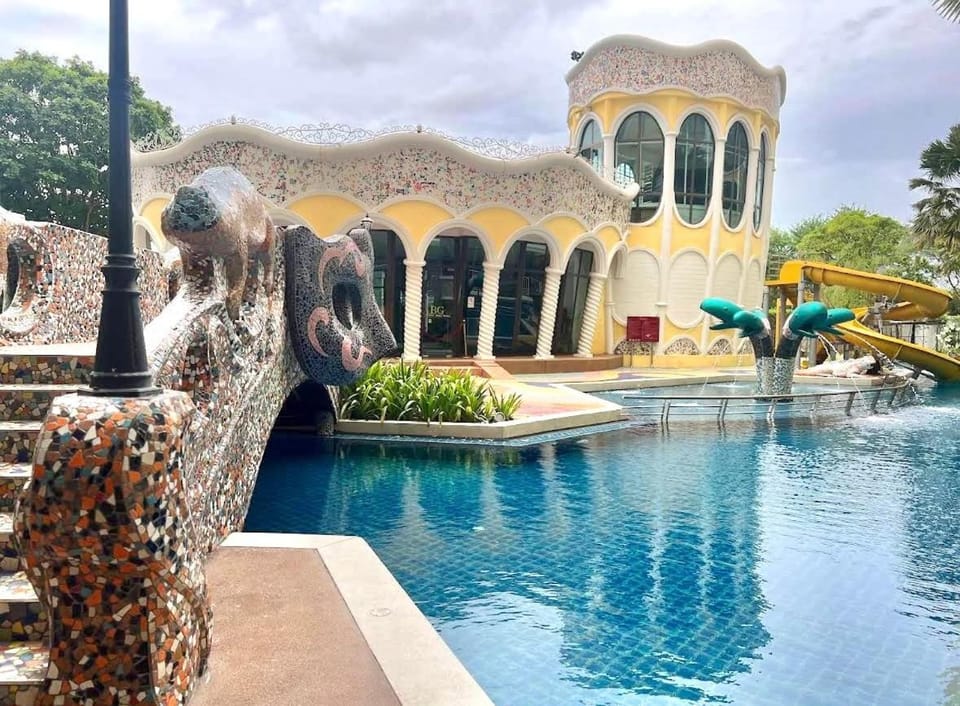 Property building, Lounge or bar, Aqua park, Pool view, Swimming pool, Swimming pool