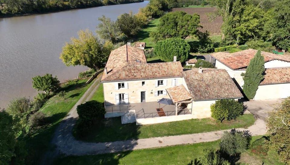 Property building, Natural landscape, Bird's eye view, Garden, Balcony/Terrace, River view