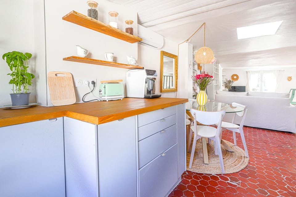 Kitchen or kitchenette, stove
