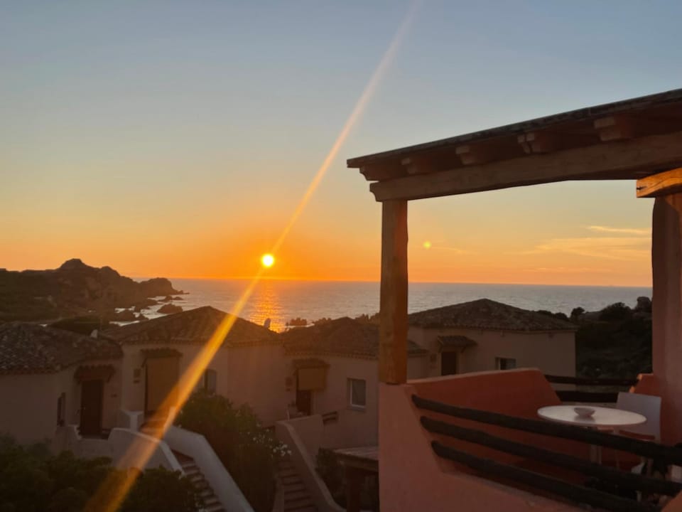 Property building, Nearby landmark, Spring, Day, Night, Natural landscape, Summer, View (from property/room), View (from property/room), Balcony/Terrace, Seating area, Beach, Beach, Pets, Garden view, Landmark view, Mountain view, Sea view, Sea view, Swimming pool, Sunrise, Sunset, Family, Quiet street view, pet friendly