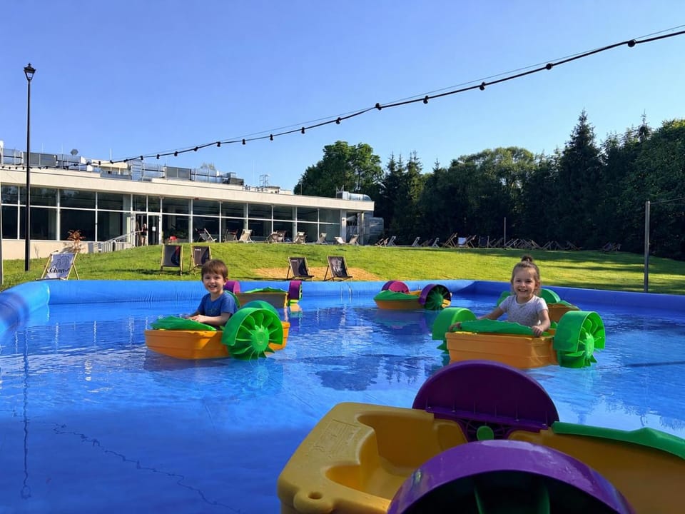 Pool view, children