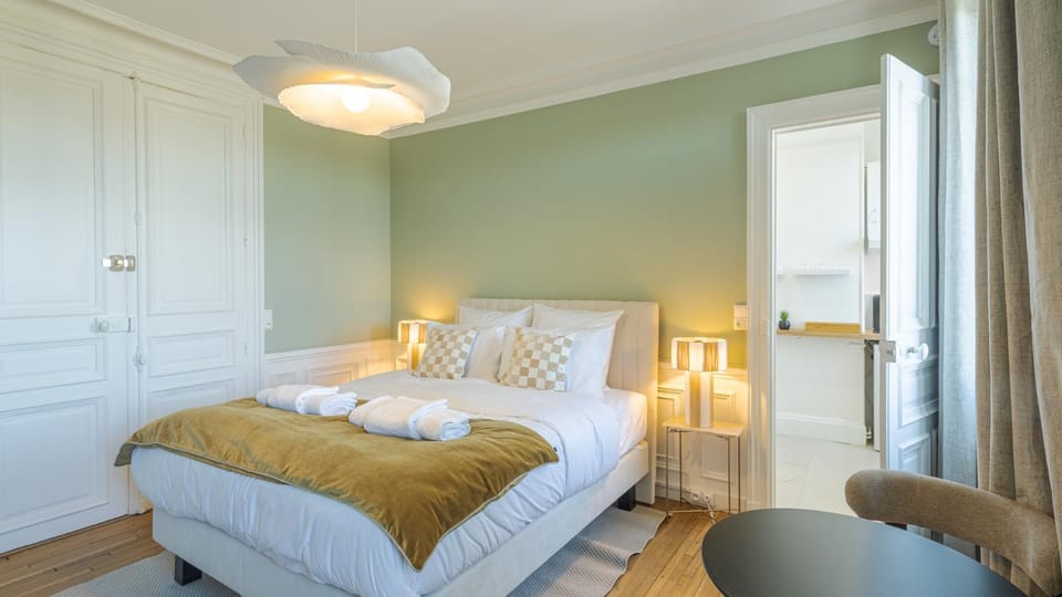 Bed, Bedroom