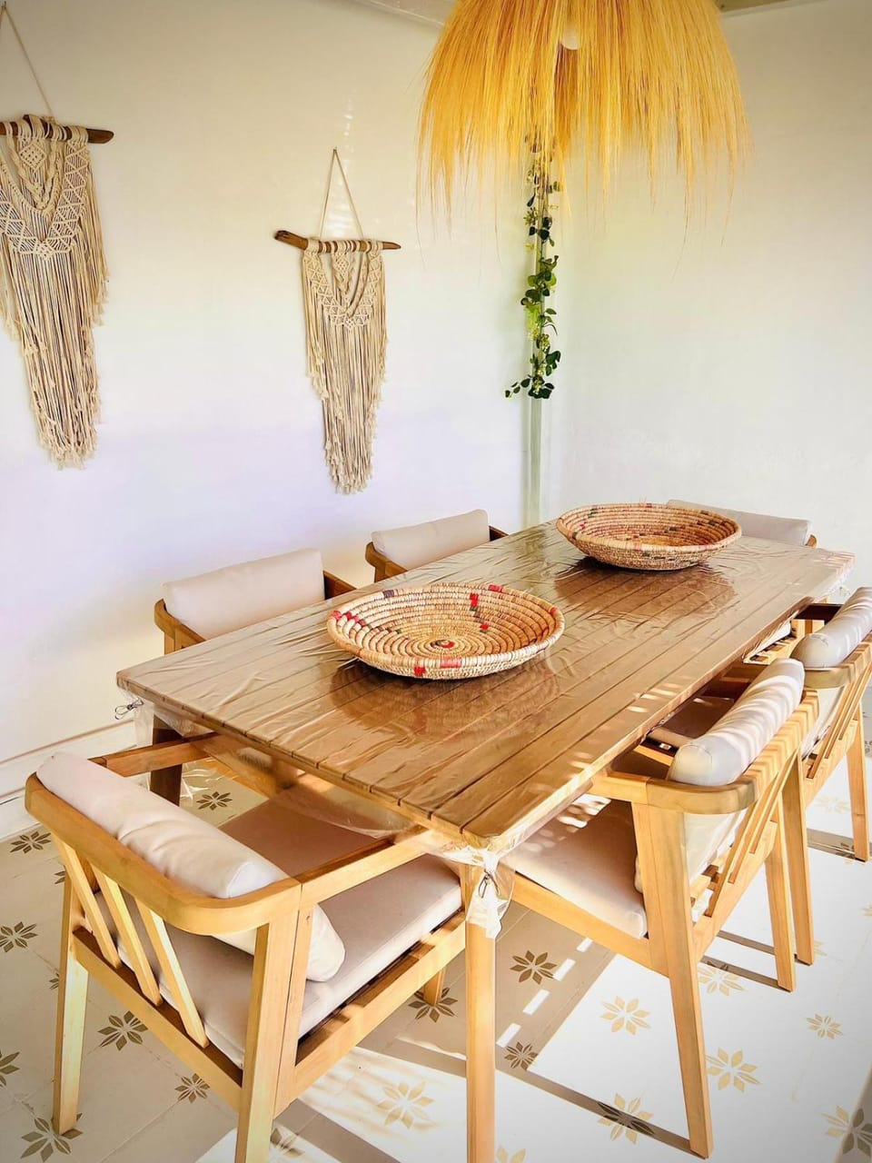 Seating area, Dining area