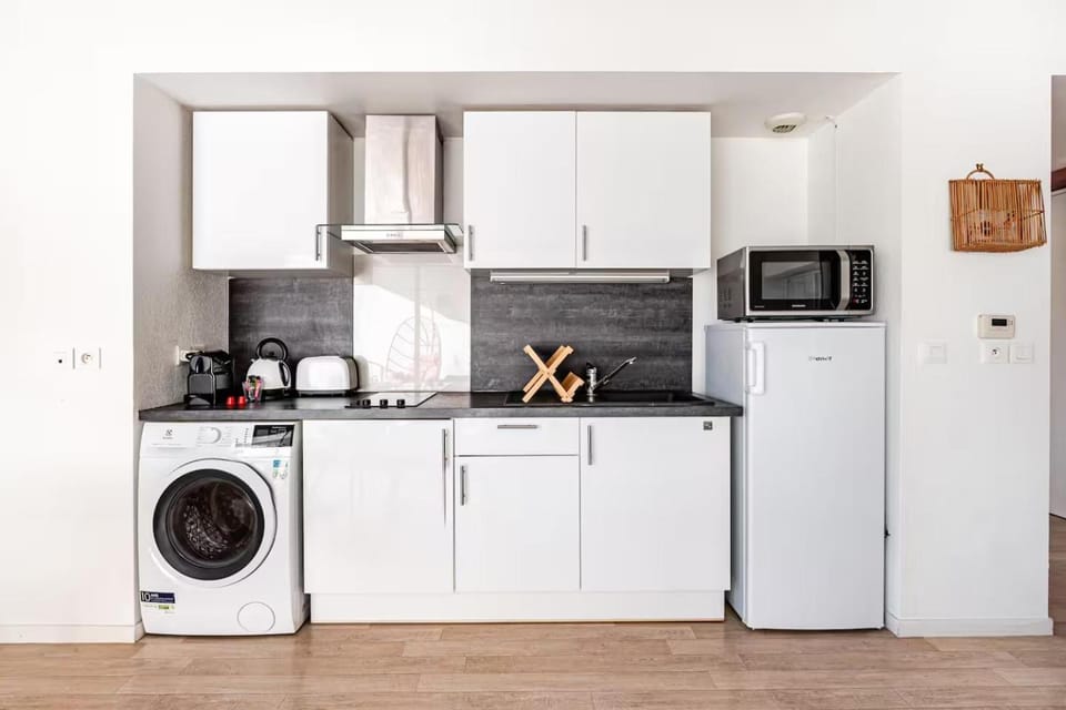 Kitchen or kitchenette, dishwasher, oven, stove, toaster, washing machine, dryer