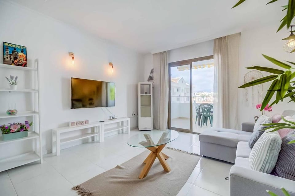 138- Stylish Coastal Apartment with Views and Pool in Fuengirola Apartment in Fuengirola