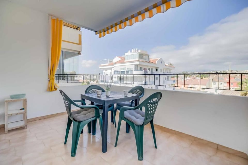 138- Stylish Coastal Apartment with Views and Pool in Fuengirola Apartment in Fuengirola