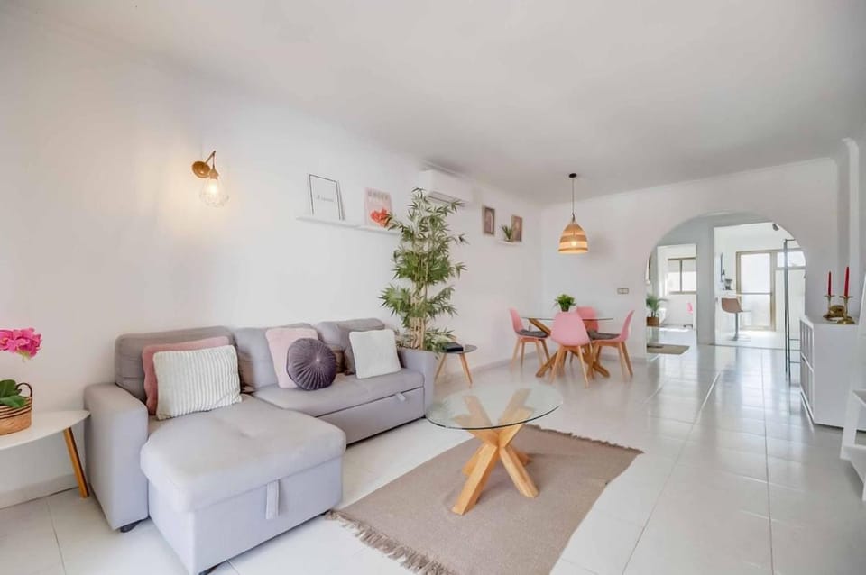 138- Stylish Coastal Apartment with Views and Pool in Fuengirola Apartment in Fuengirola