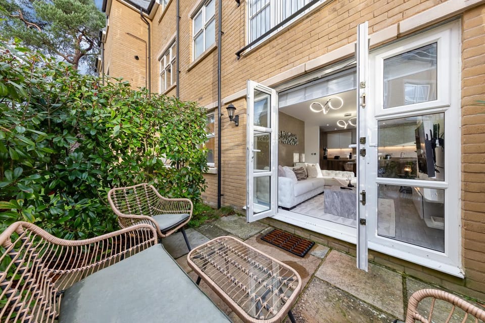 Day, Garden, Balcony/Terrace, Seating area
