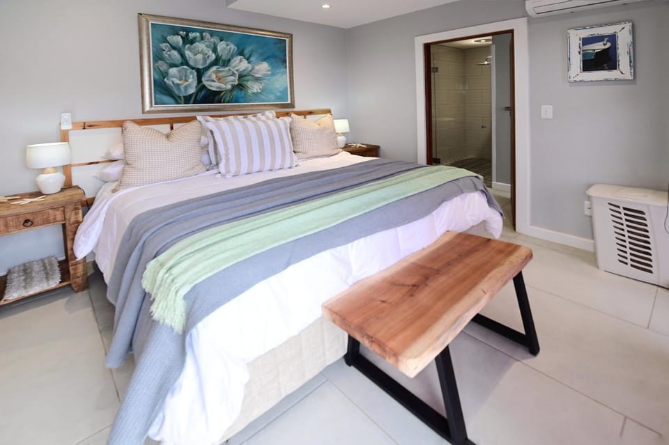 Bed, Photo of the whole room, air conditioner