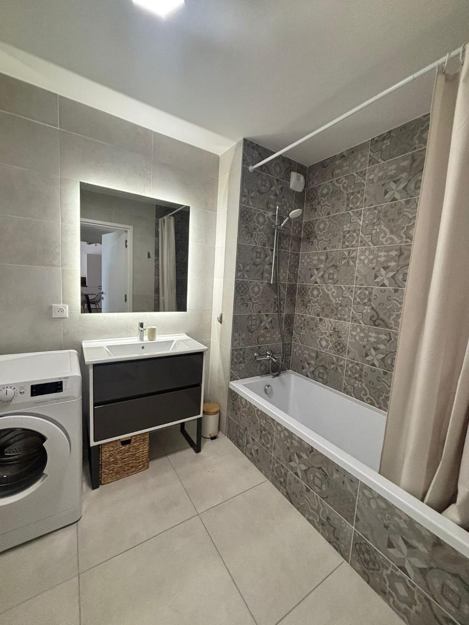 Shower, Bathroom, Bath, towels, washing machine, dryer