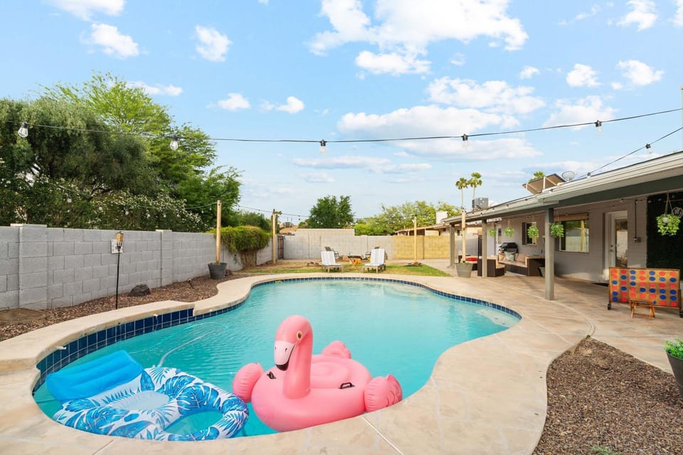 Spacious Scottsdale Retreat with Pool House in Tempe