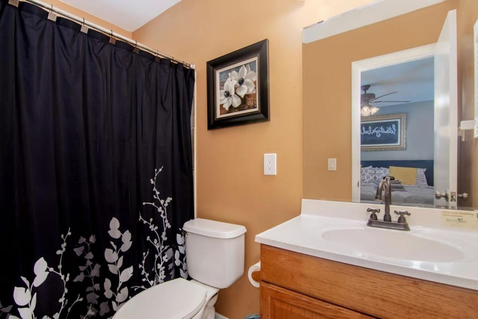 Cozy Retreat 13 min to Beach House in Palm Bay