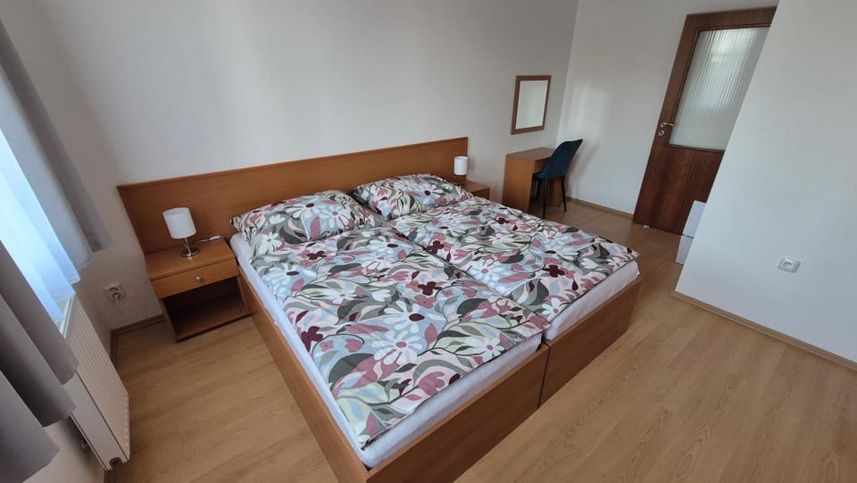 Bedroom, wardrobe