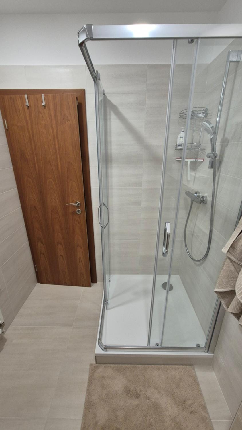 Shower, Bathroom, towels