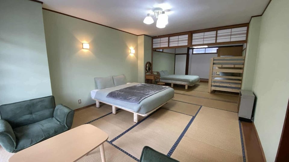 Seating area, Bedroom, bunk bed