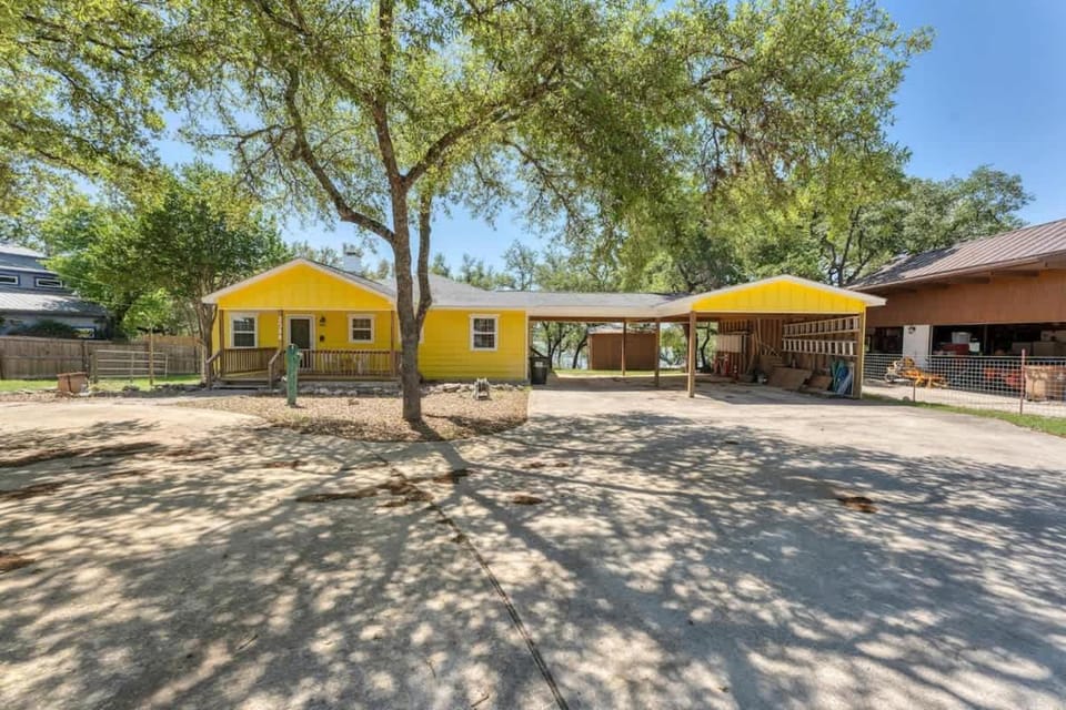 Lakeshore Escapes on Canyon Lake waterfront House in Canyon Lake