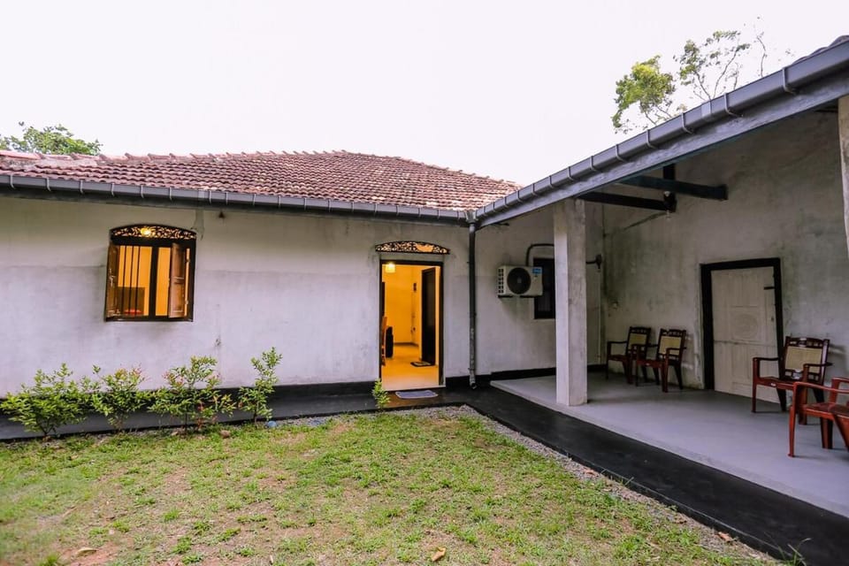 Property building, Patio, Spring, Day, Garden, Garden view