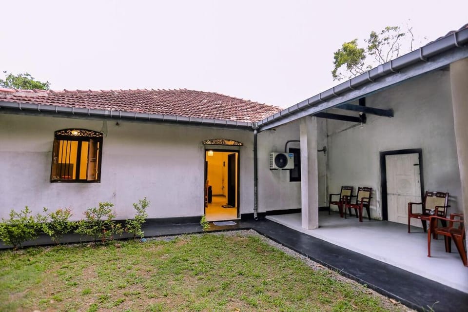 Property building, Patio, Spring, Day, Garden, Garden view