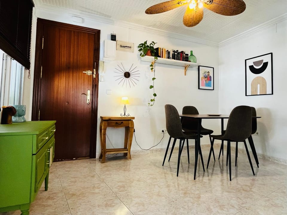 Seating area, Dining area